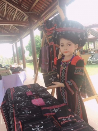 The beauty of traditional costumes of Vietnamese ethnic groups.