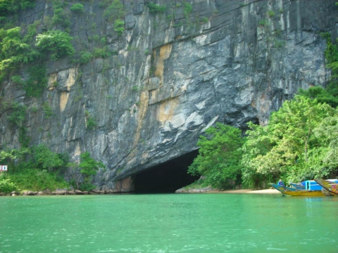 Hue - Phong Nha Cave 1 Day Tour 